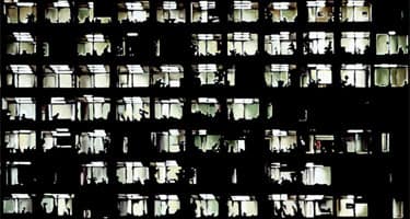 Hypermedia Magazine | In The Crack Of The Crowd